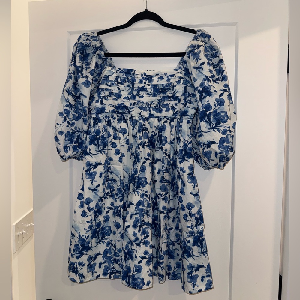 Like-new! A & F Blue Floral Puff-Sleeve Women’s Dress